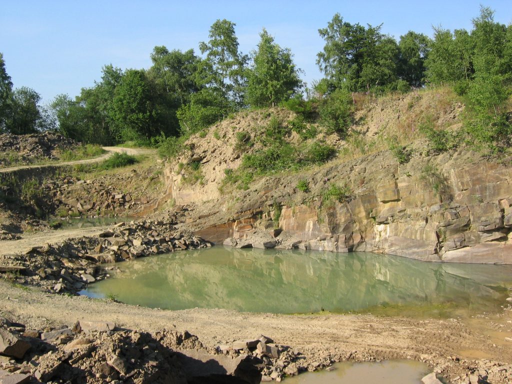 Gewässer im Steinbruch